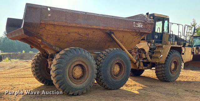 Image of Caterpillar D250E equipment image 4