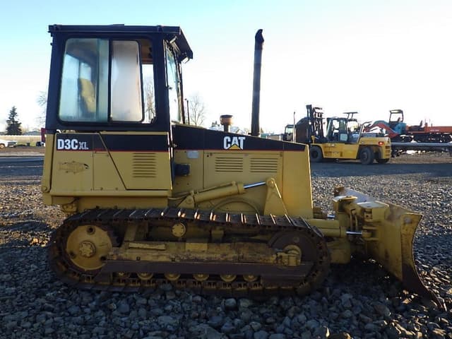 Image of Caterpillar D3C equipment image 3