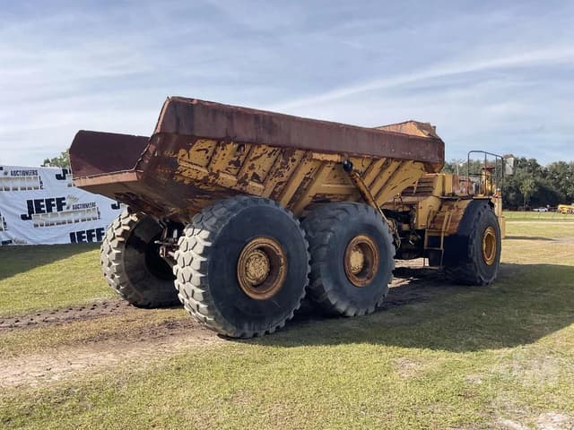 Image of Caterpillar D400E equipment image 4