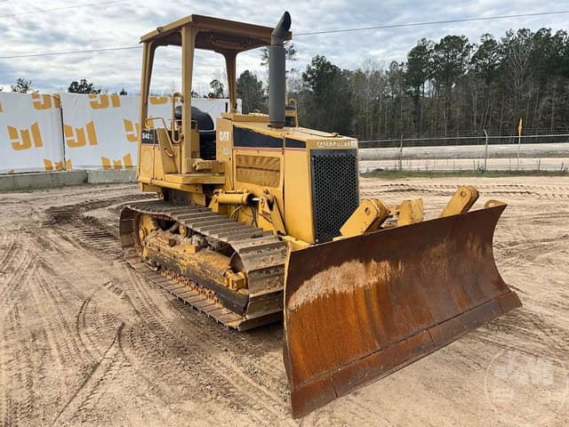 Image of Caterpillar D4C equipment image 2