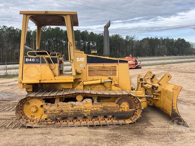 Image of Caterpillar D4C equipment image 3