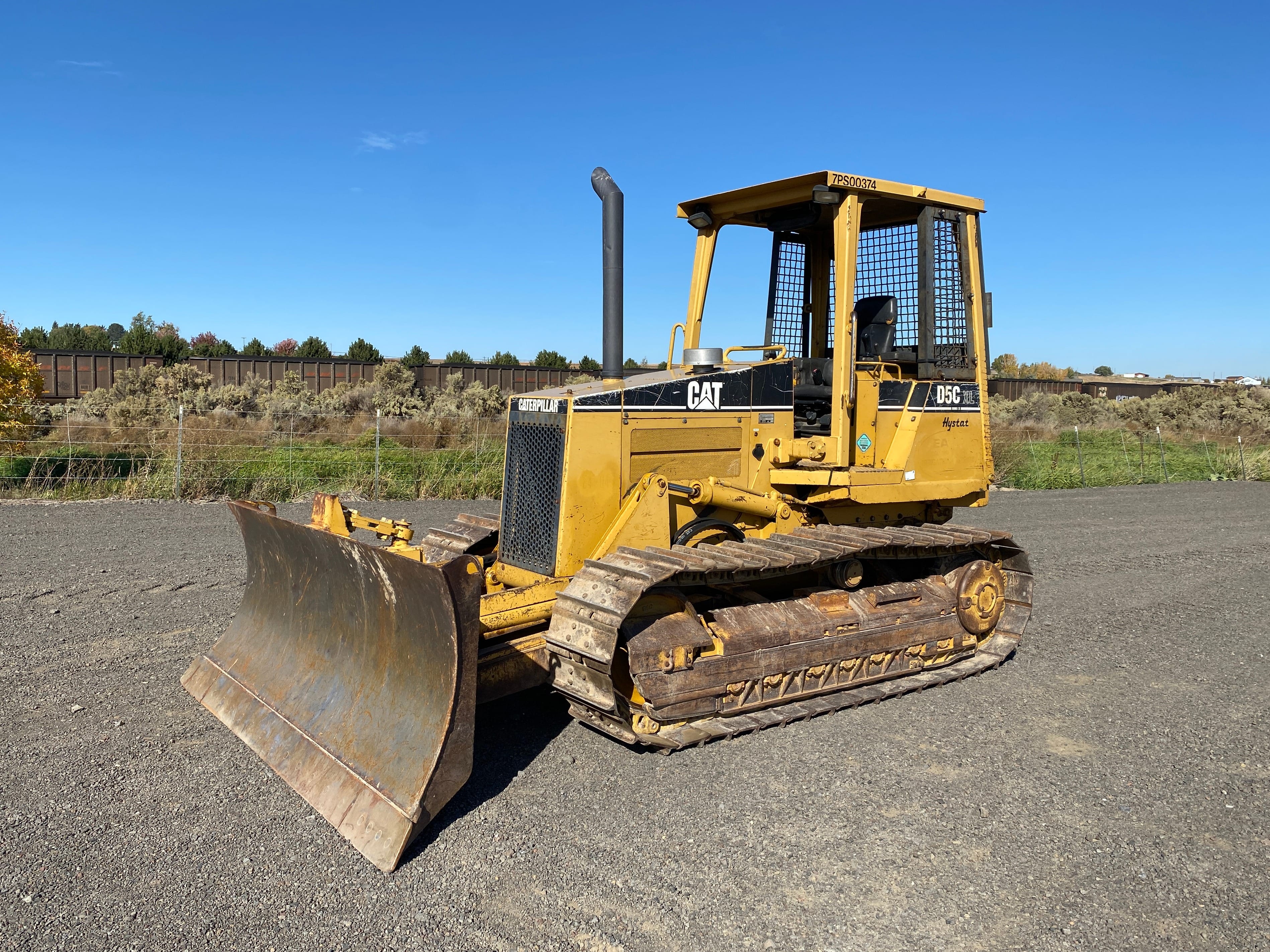 1997 Caterpillar D5C Equipment Image0