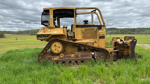 Image of Caterpillar D6M equipment image 2