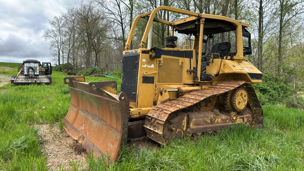 Image of Caterpillar D6M Primary image