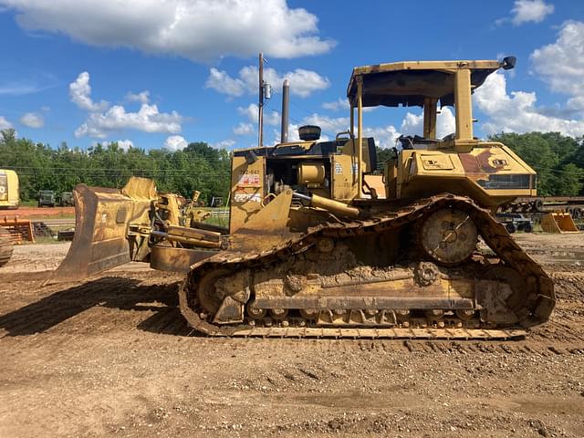 Image of Caterpillar D6M equipment image 2