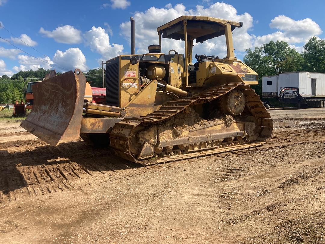 Image of Caterpillar D6M Primary image