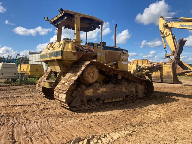 Image of Caterpillar D6M equipment image 4