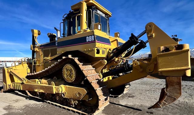 Image of Caterpillar D8R equipment image 2