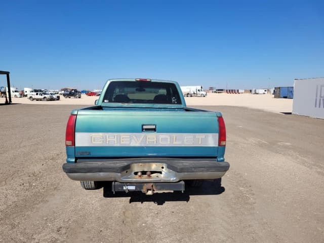 Image of Chevrolet 1500 equipment image 3