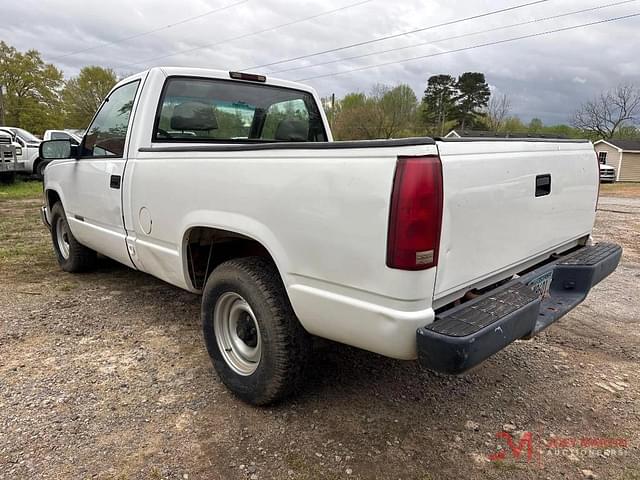 Image of Chevrolet 1500 equipment image 3