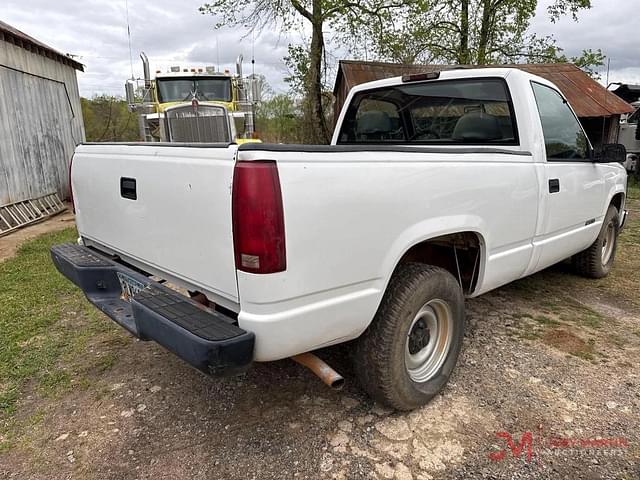 Image of Chevrolet 1500 equipment image 2