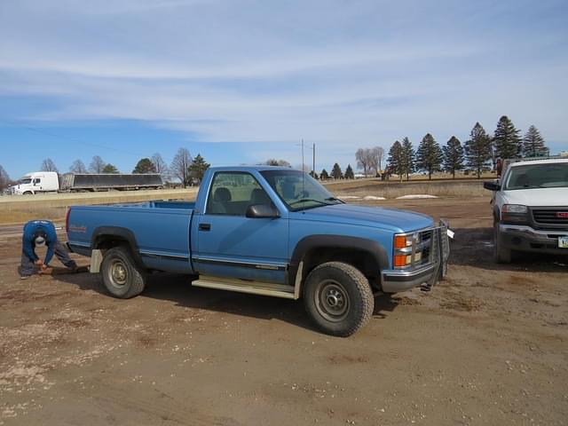 Image of Chevrolet 2500 equipment image 2