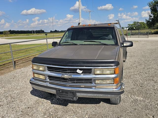 Image of Chevrolet 3500 equipment image 2