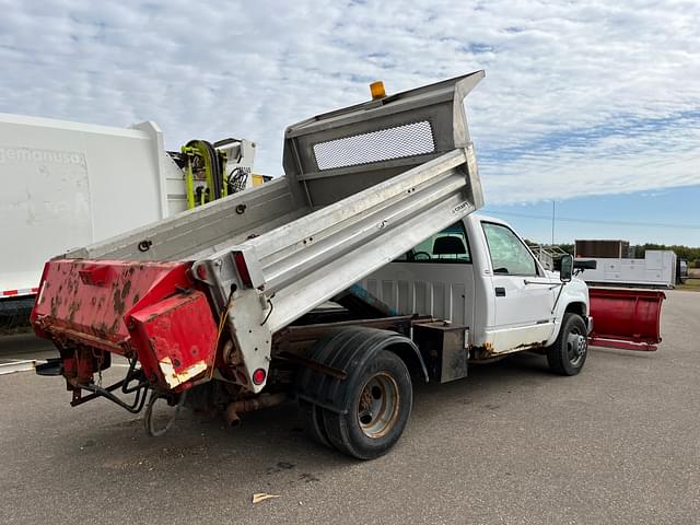 Image of Chevrolet 3500 equipment image 2