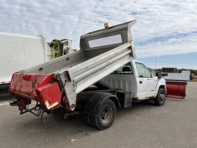 Image of Chevrolet 3500 equipment image 2