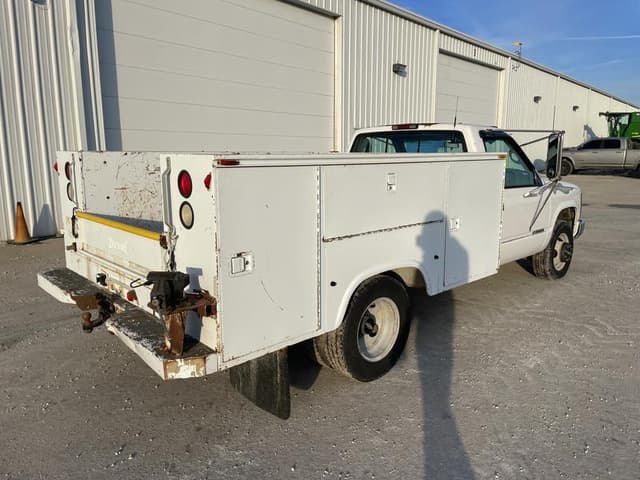 Image of Chevrolet 3500 equipment image 4