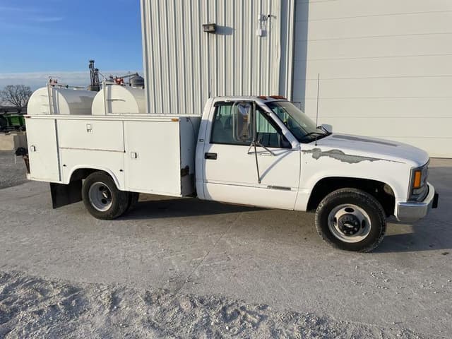 Image of Chevrolet 3500 equipment image 2