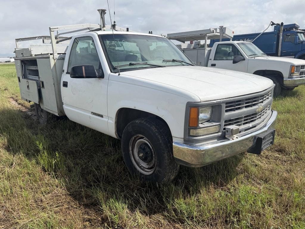 1997 Chevrolet 3500 Equipment Image0