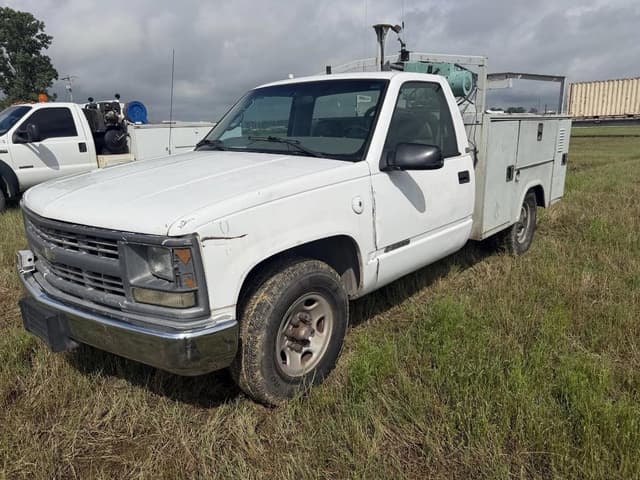 Image of Chevrolet 3500 equipment image 1