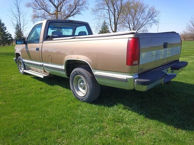 Image of Chevrolet C1500 equipment image 1
