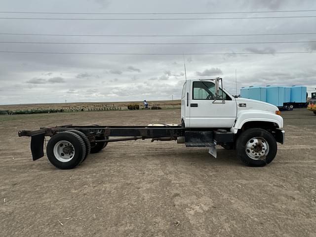 Image of Chevrolet C7500 equipment image 3