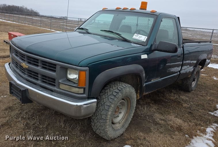 1997 Chevrolet Cheyenne 2500 Equipment Image0