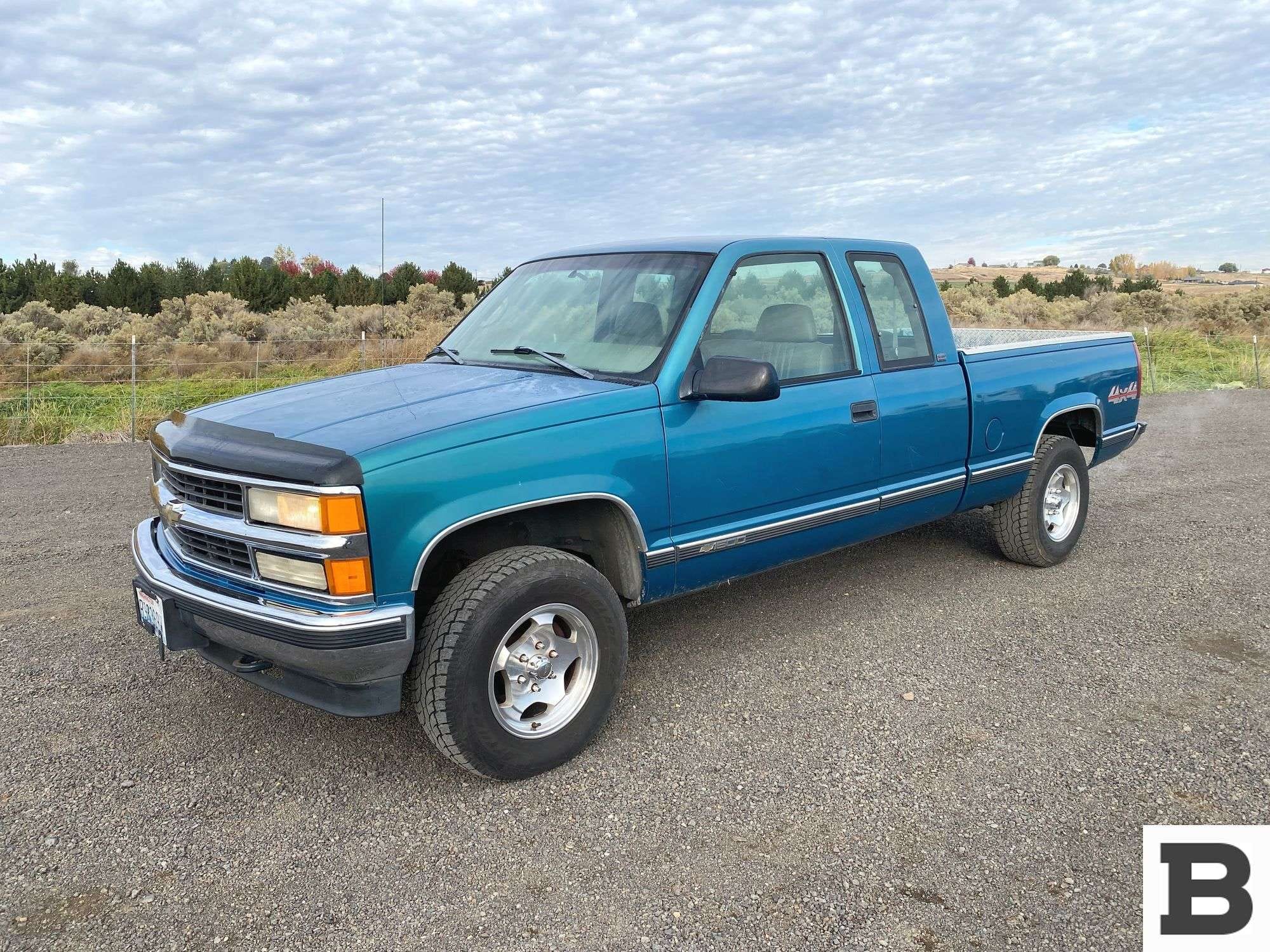 1997 Chevrolet GMT400 Equipment Image0