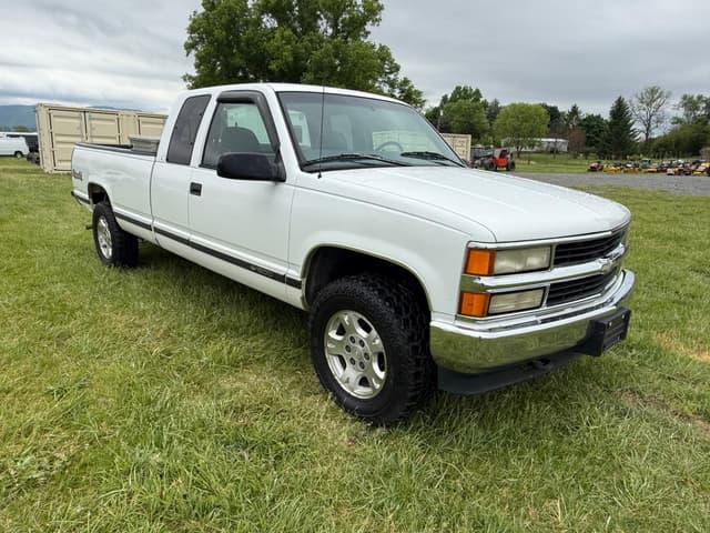 Image of Chevrolet 1500 equipment image 3