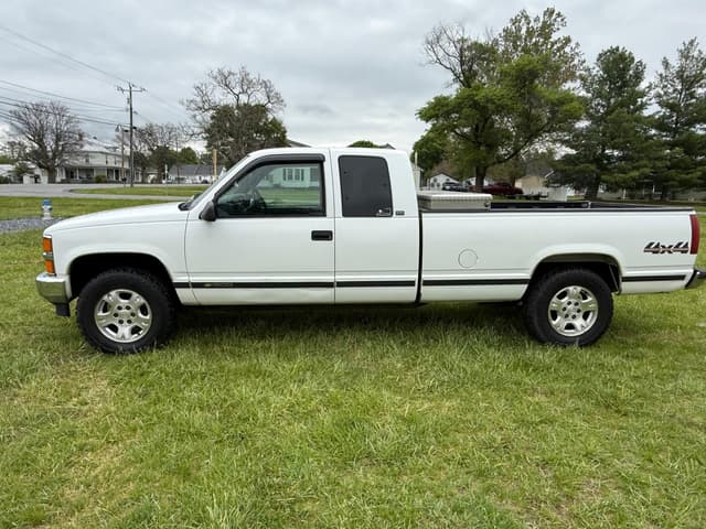 Image of Chevrolet 1500 equipment image 1