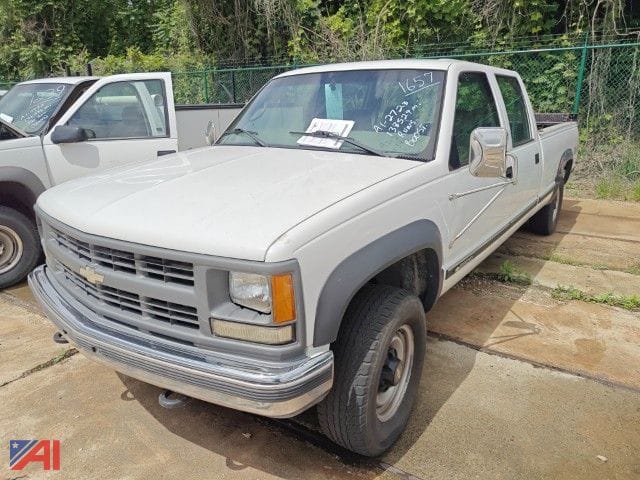1997 Chevrolet K3500 Equipment Image0