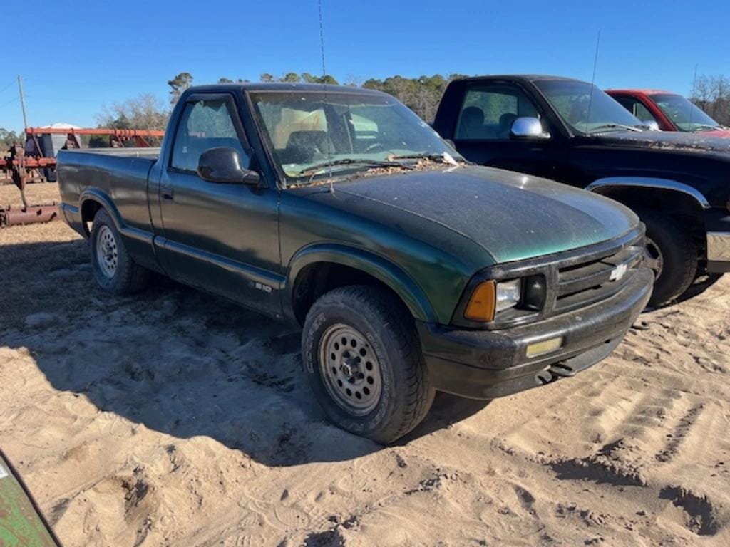 1997 Chevrolet S10 Equipment Image0