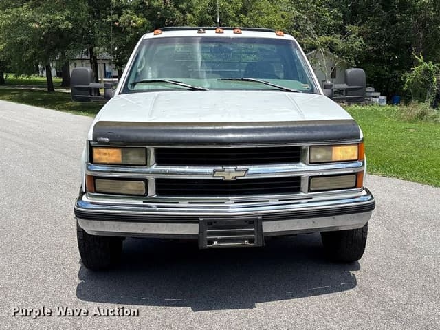 Image of Chevrolet 3500 equipment image 1
