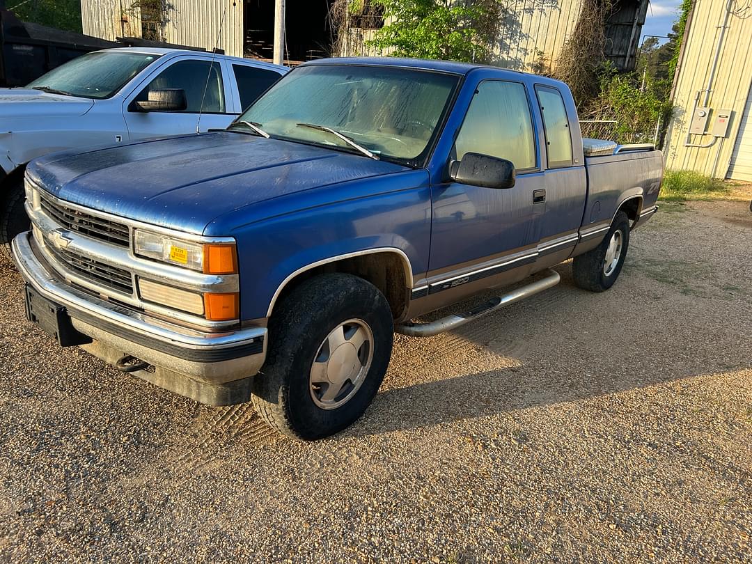 Image of Chevrolet Silverado Primary image