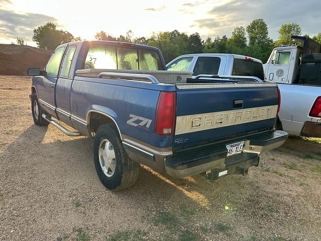 Image of Chevrolet Silverado equipment image 3