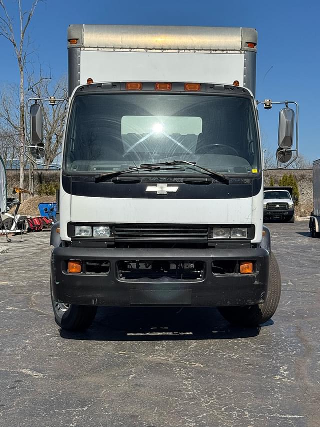 Image of Chevrolet T7500 equipment image 2
