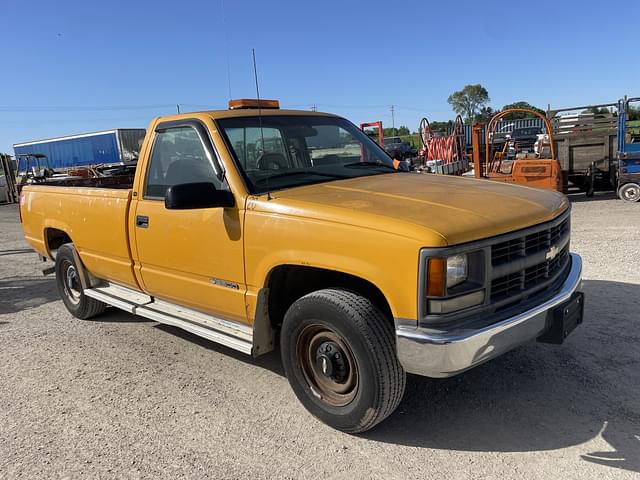 Image of Chevrolet 2500 equipment image 2