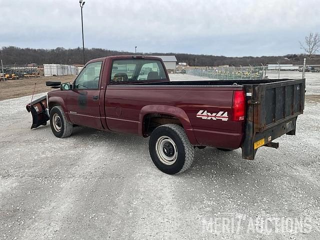 Image of Chevrolet 2500 equipment image 2