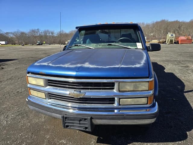 Image of Chevrolet 3500 equipment image 1