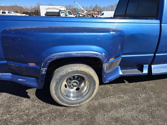 Image of Chevrolet 3500 equipment image 4