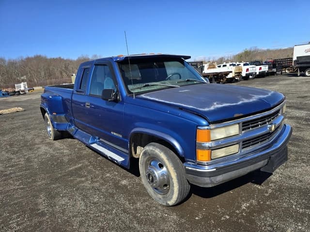 Image of Chevrolet 3500 equipment image 2