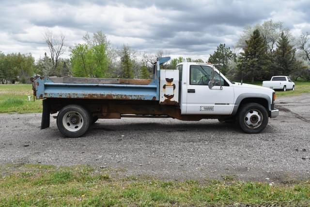 Image of Chevrolet 3500 Express equipment image 4