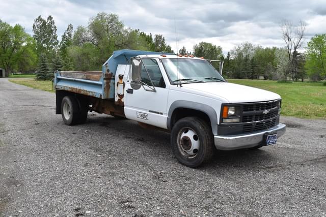 Image of Chevrolet 3500 Express equipment image 2