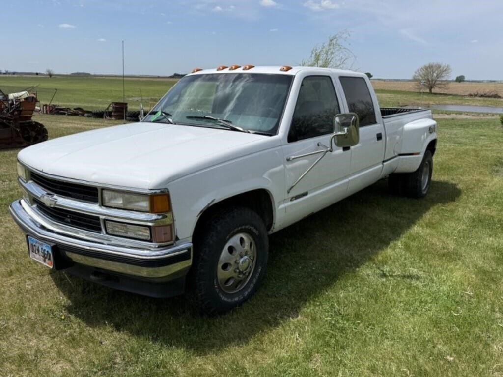 1997 Chevrolet 3500 Equipment Image0
