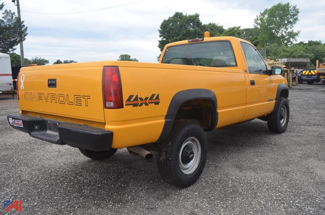 Image of Chevrolet 2500 equipment image 2