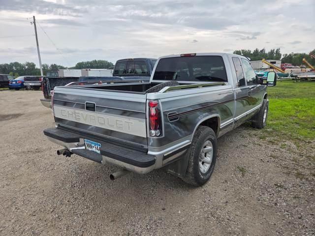 Image of Chevrolet K1500 equipment image 2
