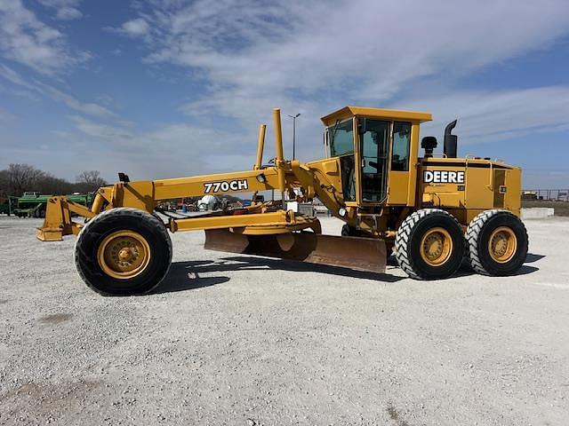 Image of John Deere 770CH equipment image 1