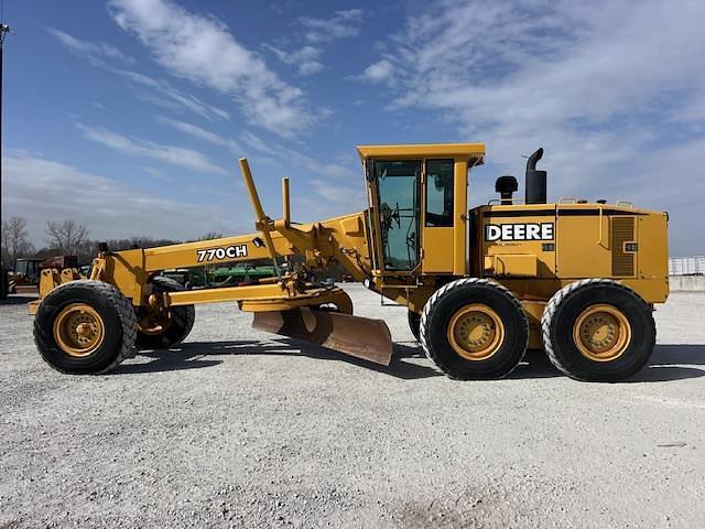 Image of John Deere 770CH equipment image 2