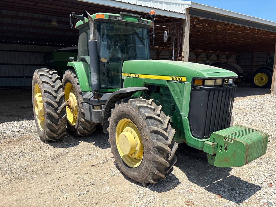 Image of John Deere 8400 Primary image
