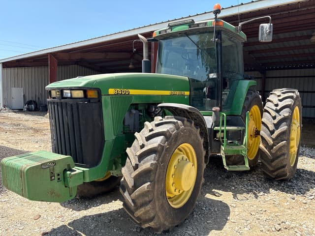 Image of John Deere 8400 equipment image 1