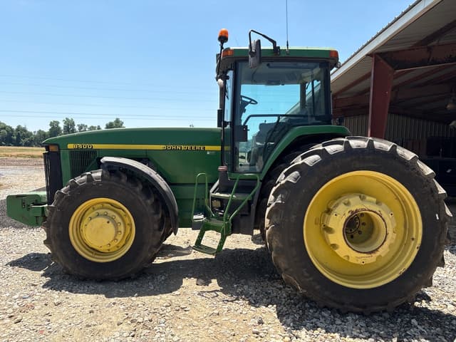 Image of John Deere 8400 equipment image 1